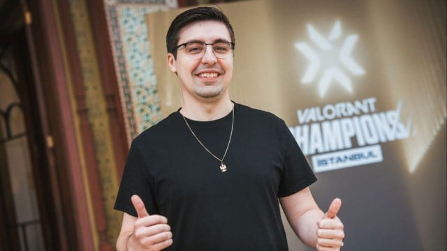 Image of Shroud at the VALORANT Champions Tour.