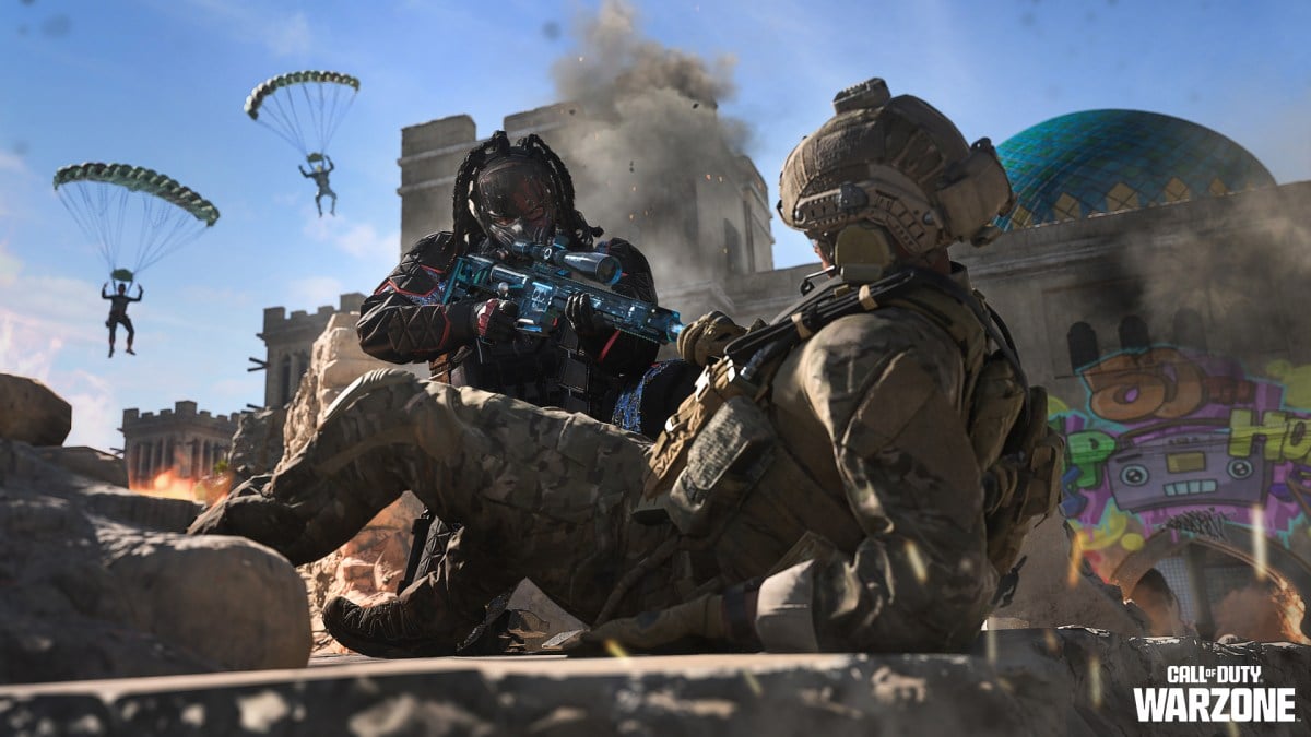 CoD operators fight on the Warzone map Fort Resurgence.