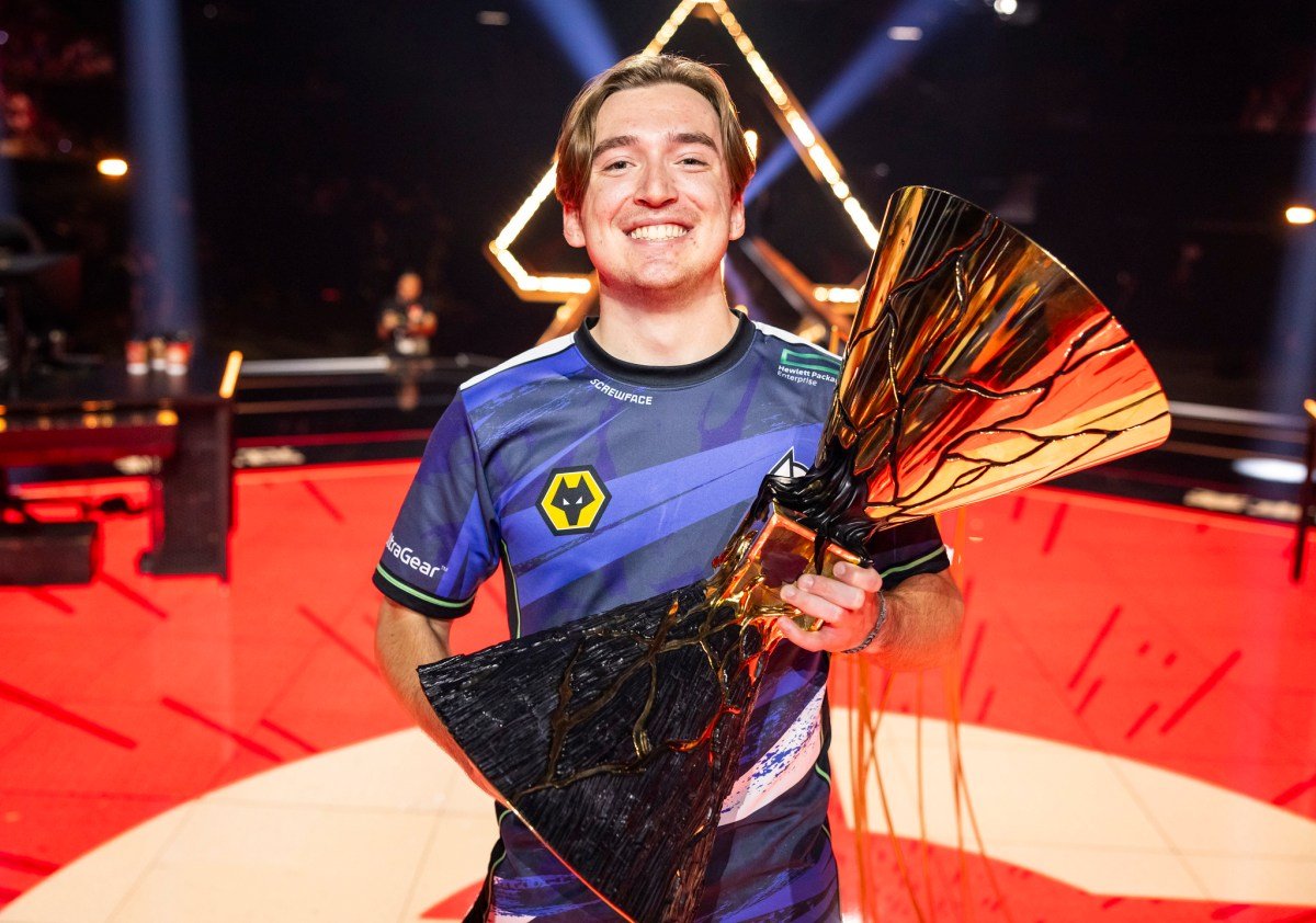 Kyle "ScrewFace" Jensen of Evil Geniuses poses with the VALORANT Champions trophy.
