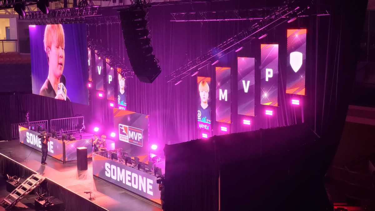 Someone on stage accepting the Overwatch League 2023 MVP and Dennis Hawelka Award.