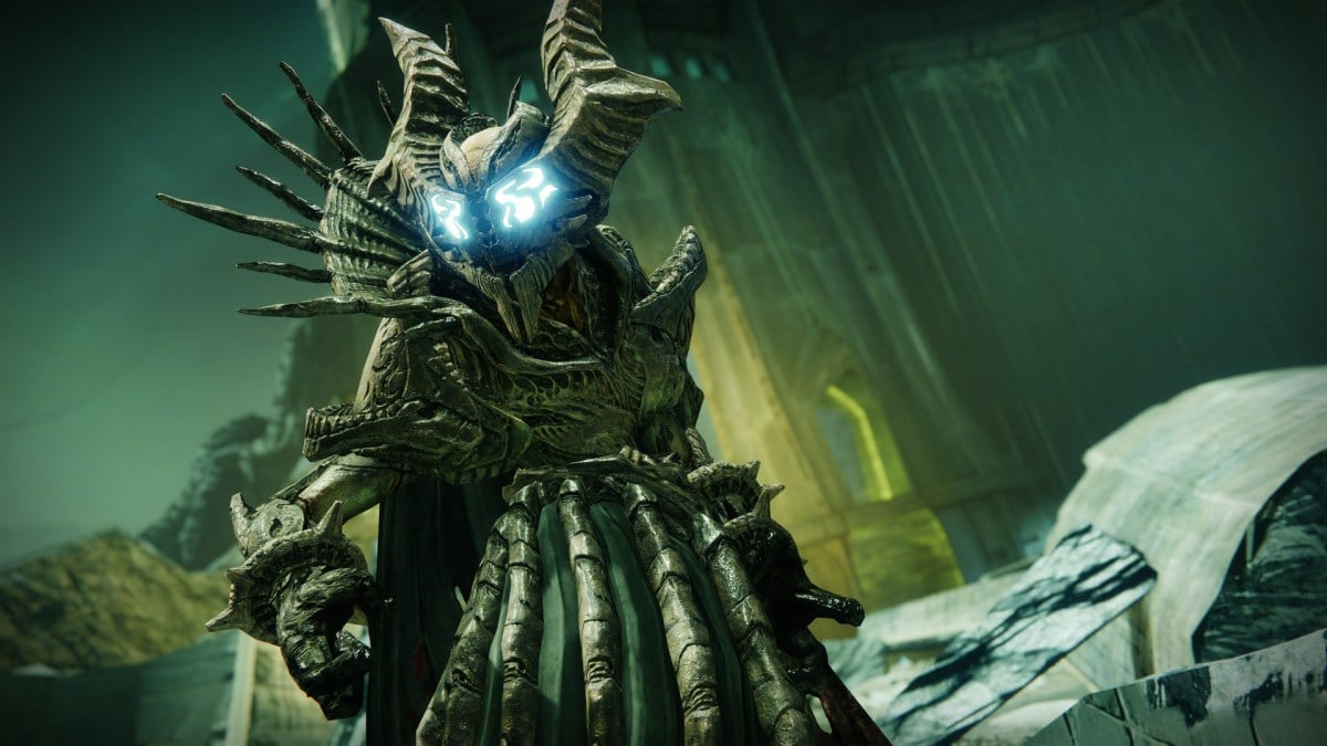 Ir Yût, a Deathsinger and a Hive Wizard, inside the Oversoul Throne room in Crota's End.