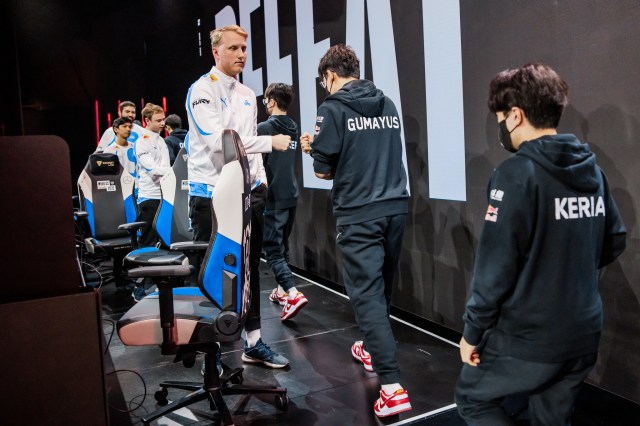 T1 and C9 members shake hands after a game played at LoL Worlds 2022