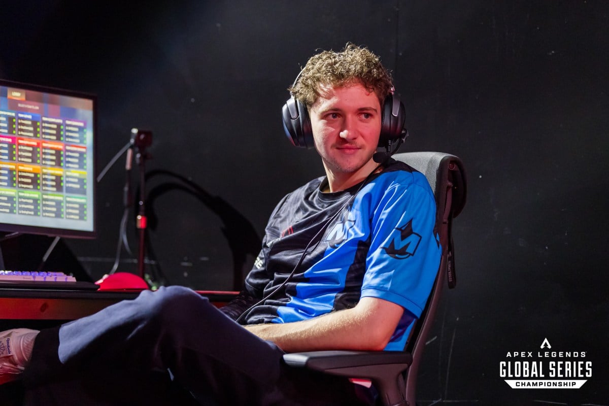 Matthew "Emtee" Trengove of Moist Esports sits on the ALGS Championship mainstage in the pre-game lobby.
