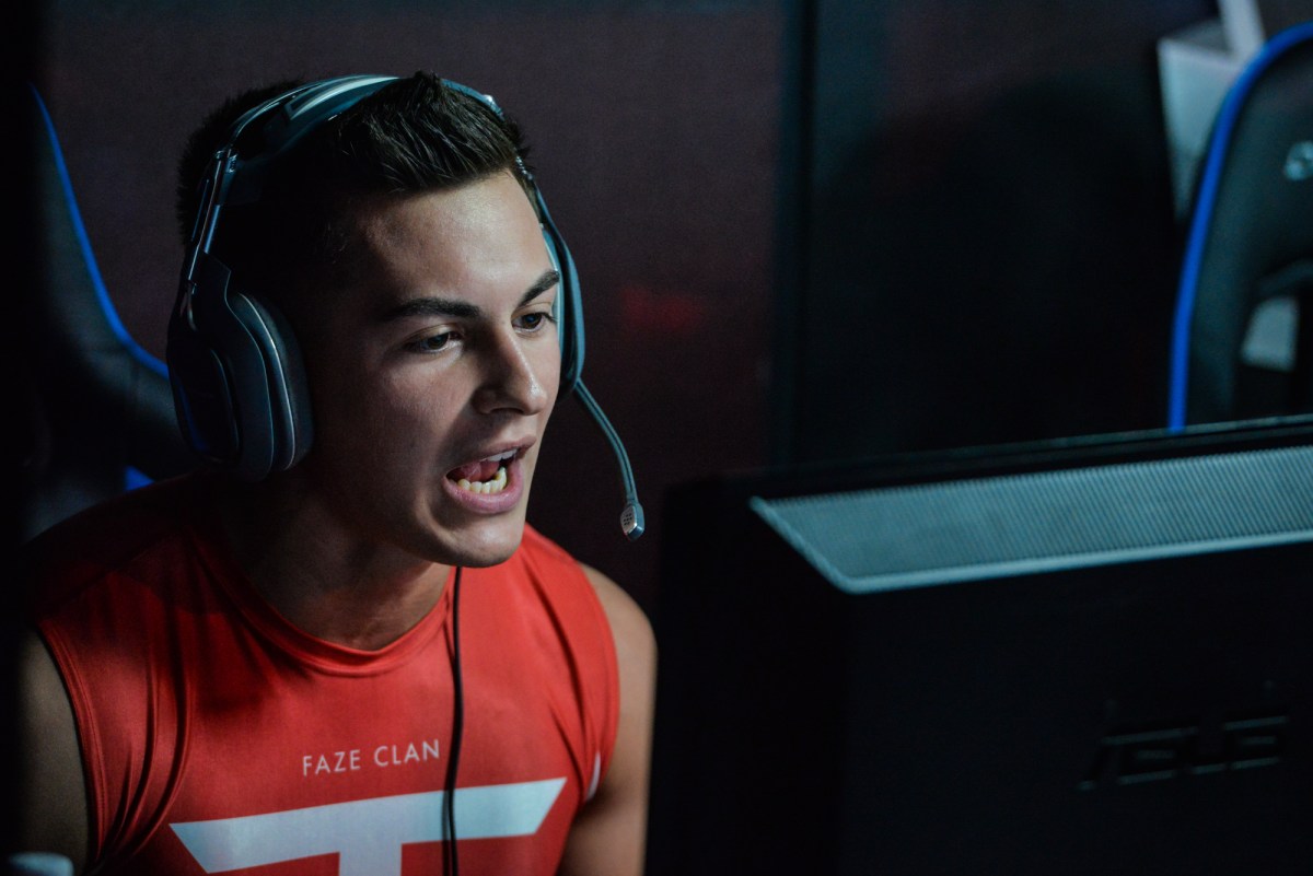 Doug "Censor" Martin competing in Call of Duty in 2014.