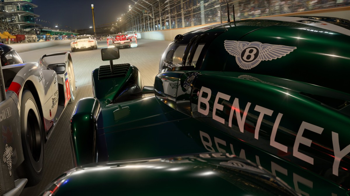 A Bentley races under the night sky in Forza Motorsport.