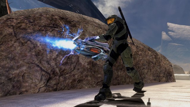Master Chief walks forwards while shooting an Energy Cannon.