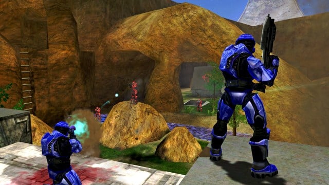Five Spartans battle it out in Halo: Combat Evolved Multiplayer.