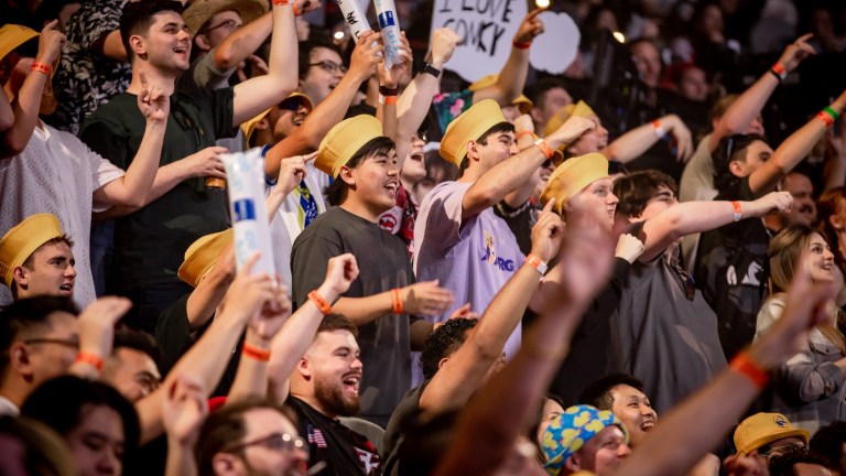 CS2 pros and fans beg Valve for a Major in Australia after crowd's show ...