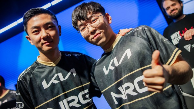 NRG's IgNar and FBI giving thumbs up to the camera at Worlds 2023 Swiss stage.