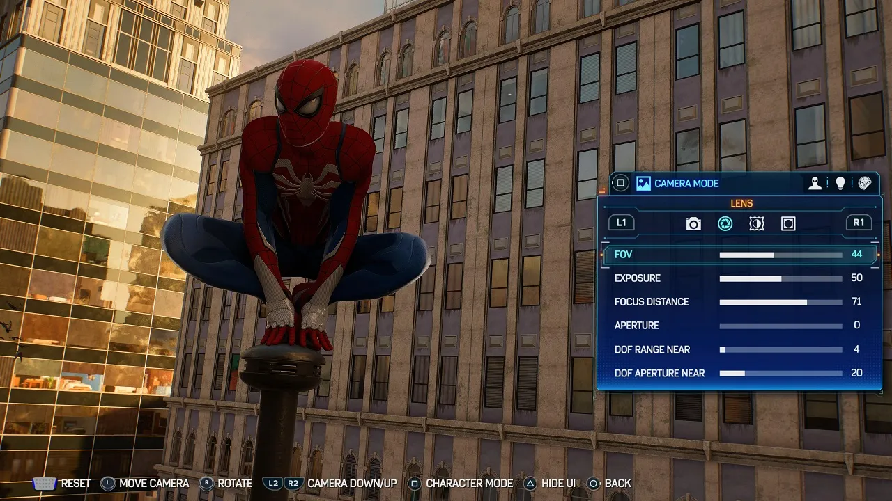 There is an image of Spider-Man perched on a rooftop, with a menu for a photo mode displayed. There are buildings behind him.