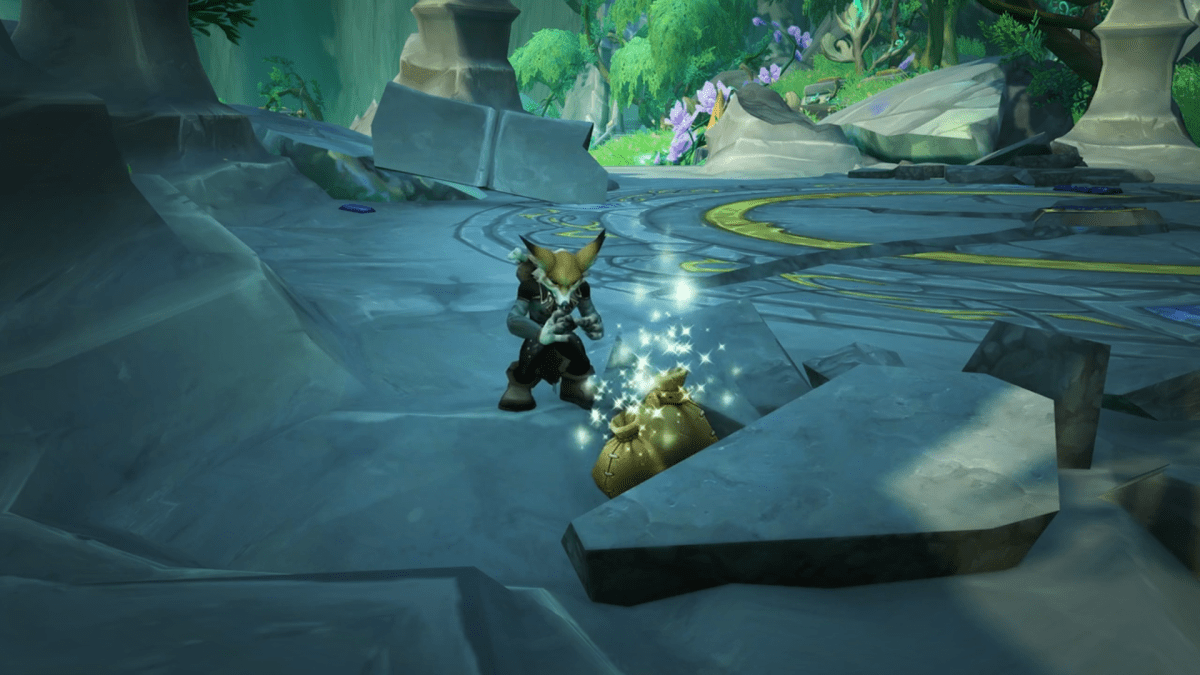 Vulpera looting an item