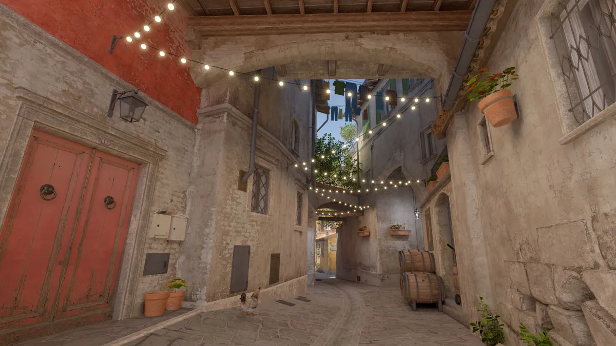 An Italian-themed alleyway with small lights and pavement on Inferno in CS2.