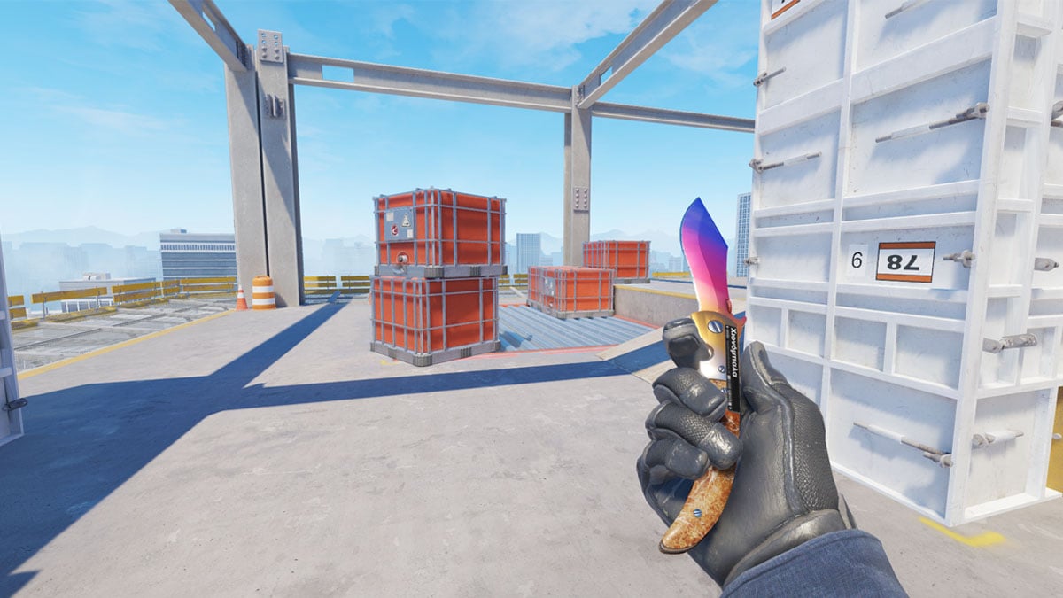 A Counter-Strike character shows off a Navaja Knife with a pink fade effect on Vertigo in CS2.