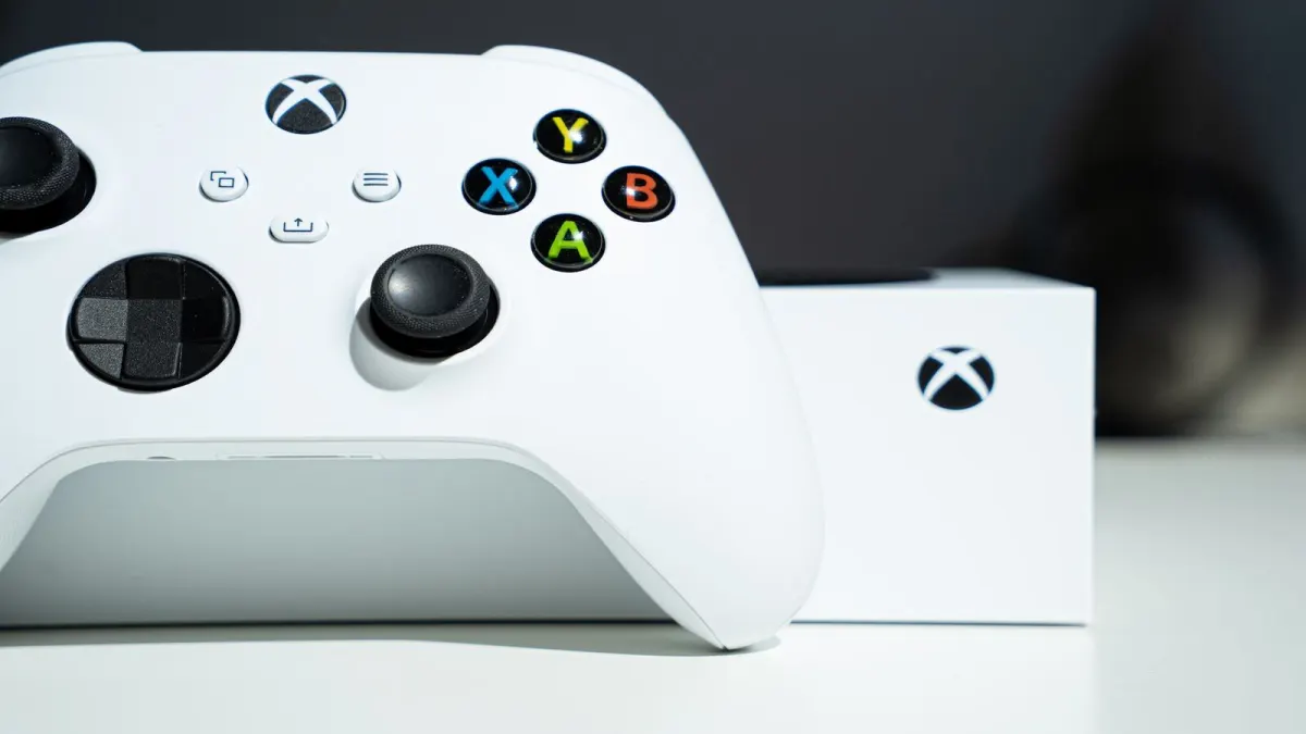 Xbox controller in White.