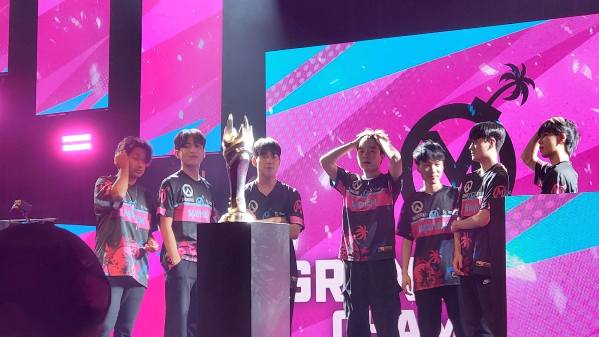 A photo of the Flordia Mayhem about to hoist the Overwatch league trophy