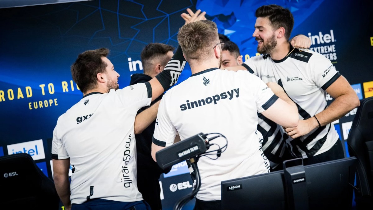 Bad News Eagles fist bumping each other after winning a map.