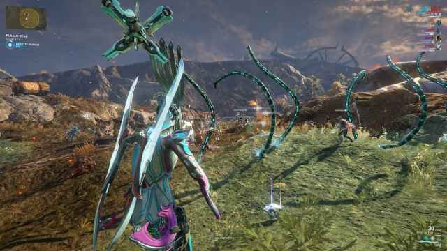 Octavia fighting enemies while toxin level increases to 100%