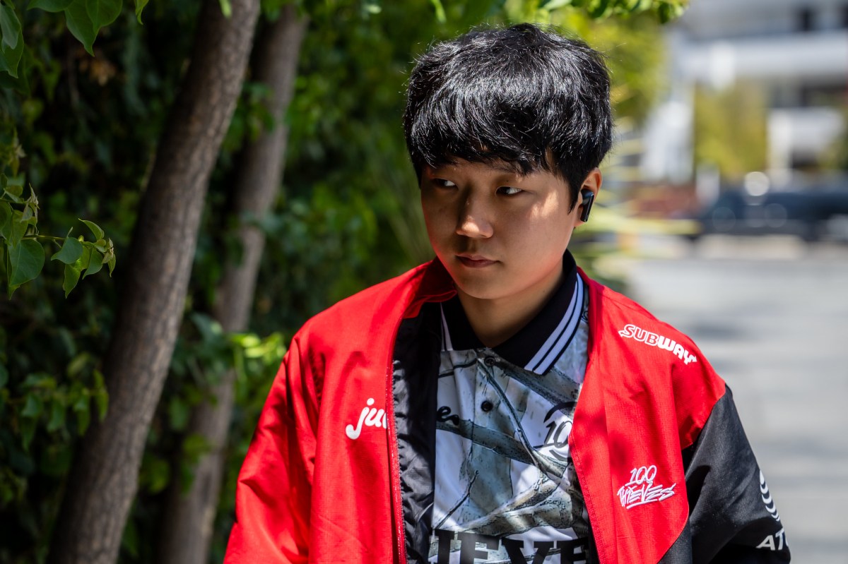 Ssumday walks into the Riot Games Arena wearing a 100 Thieves jacket.