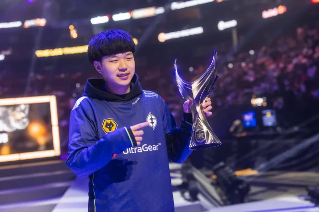 Jojopyun is awarded with the LCS MVP trophy at the Prudential Center in August 2023