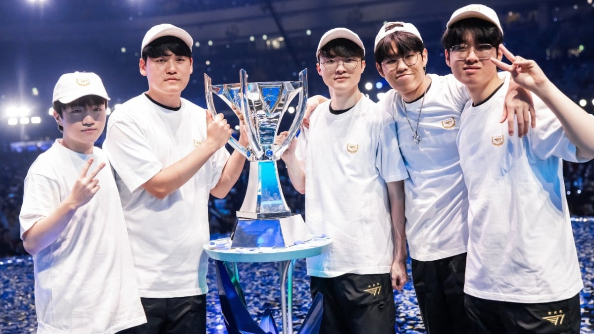 Faker, Oner, Zeuz, keria, and Gumayusi from T1 at worlds 2023