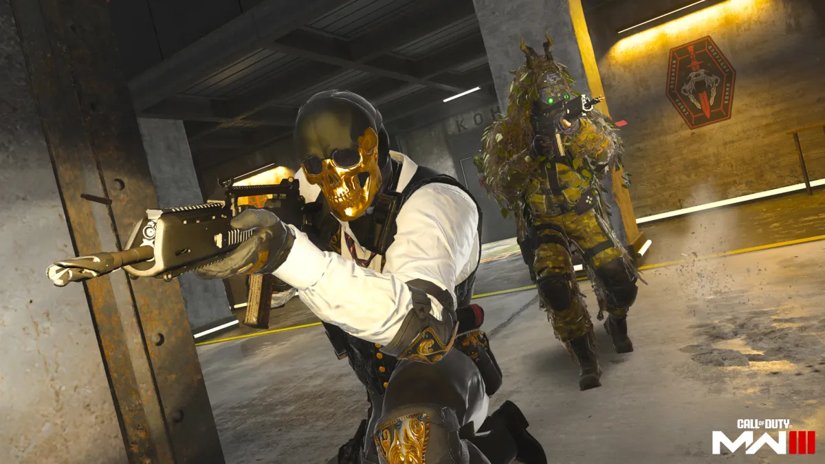 CoD operators in gold skins fight in MW3 multiplayer.