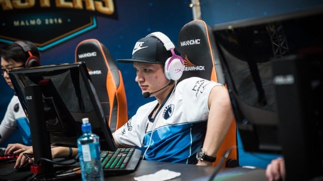 S1mple playing for Team Liquid's CS:GO team at DreamHack Masters Malmö in 2016.