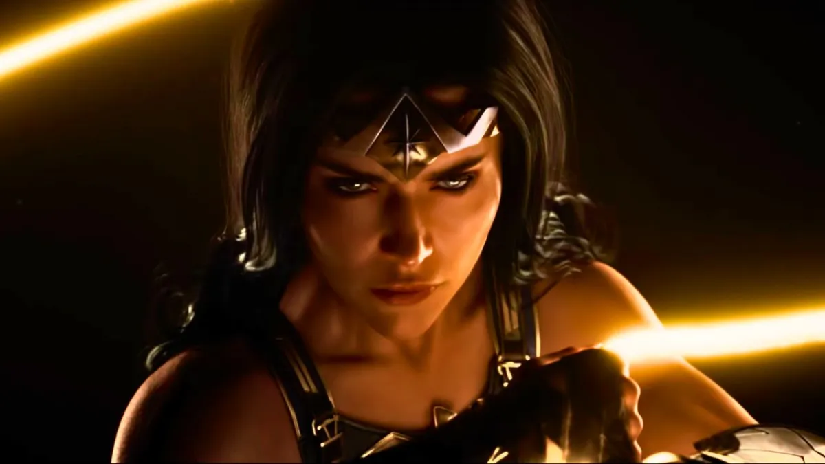 Wonder Woman with glowing lasoo in Wonder Woman trailer