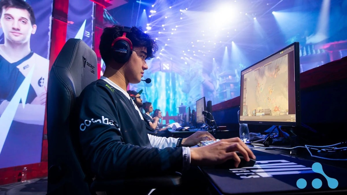 Abed competing at Dota 2's AniMajor with Evil Geniuses.