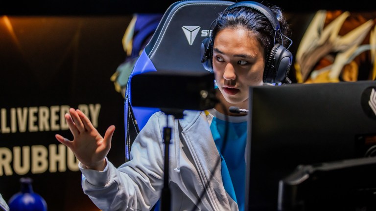 Berserker is staying too: 2 more years for Cloud9’s superstar AD carry - Dot Esports