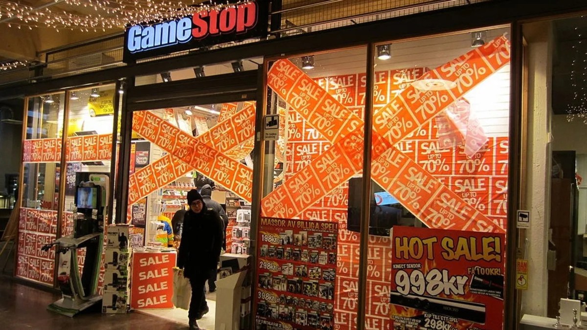 GameStop shop in Umea with sales.