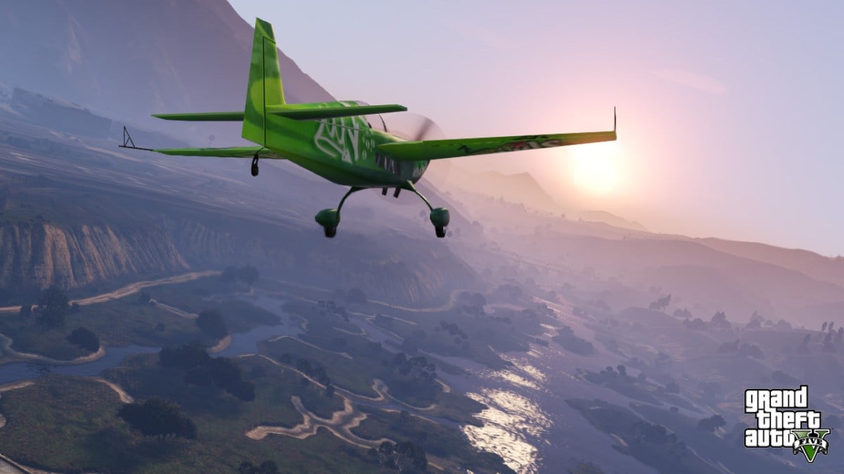 A plane flying over Los Santos in GTA 5.
