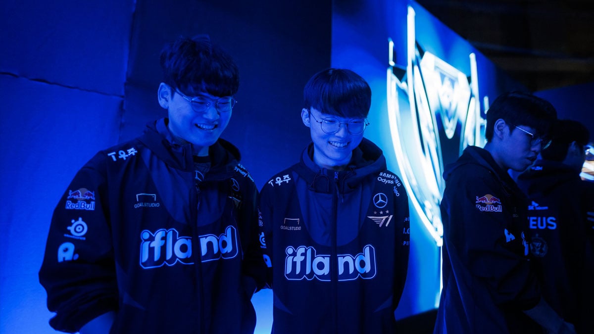 Gumayusi and Faker, two League of Legends players, set up for their semifinal against JD Gaming at Worlds 2023 in Busan.