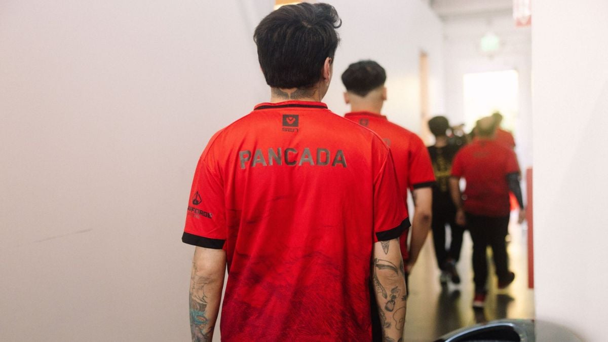 Photo of pAncada in Sentinels jersey from behind