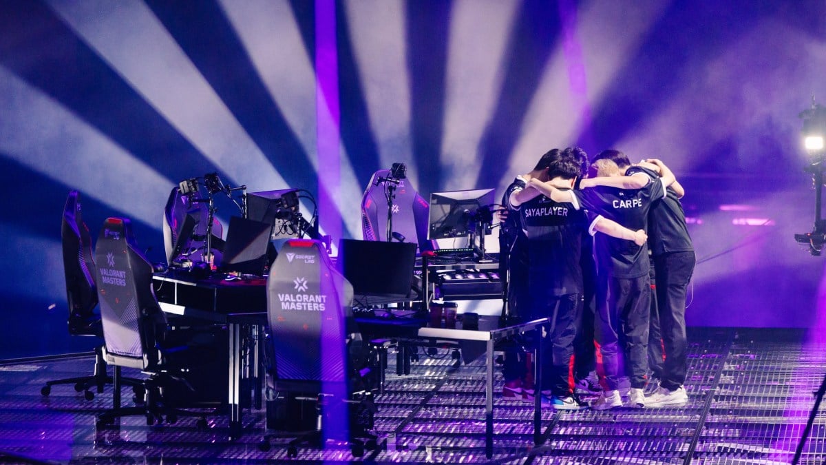T1 huddles onstage at VALORANT Masters Tokyo Group Stage at Tipstar Dome Chiba on June 11, 2023, in Tokyo, Japan.