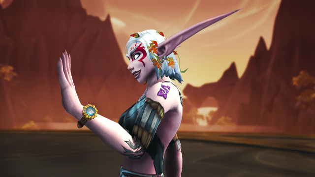 Female Night Elf wearing Golden Mobile Timepiece and waving