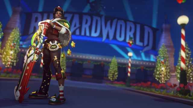 An image of Illari's Winter Wonderland 2023 skin on the winter variant of BlizzardWorld.