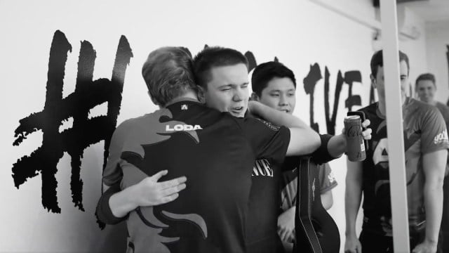 Loda hugging an Alliance Dota 2 player.