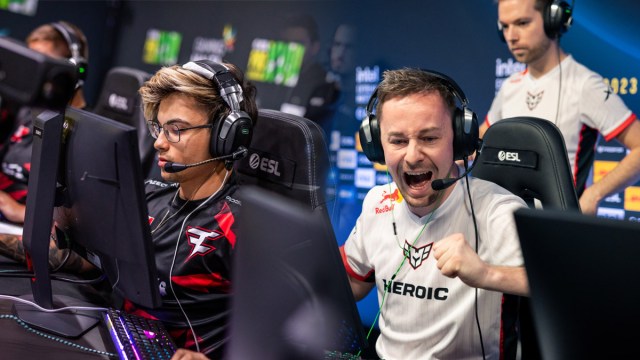 Twistzz (left) and cadiaN (right), two pro players competing in Counter-Strike 2.