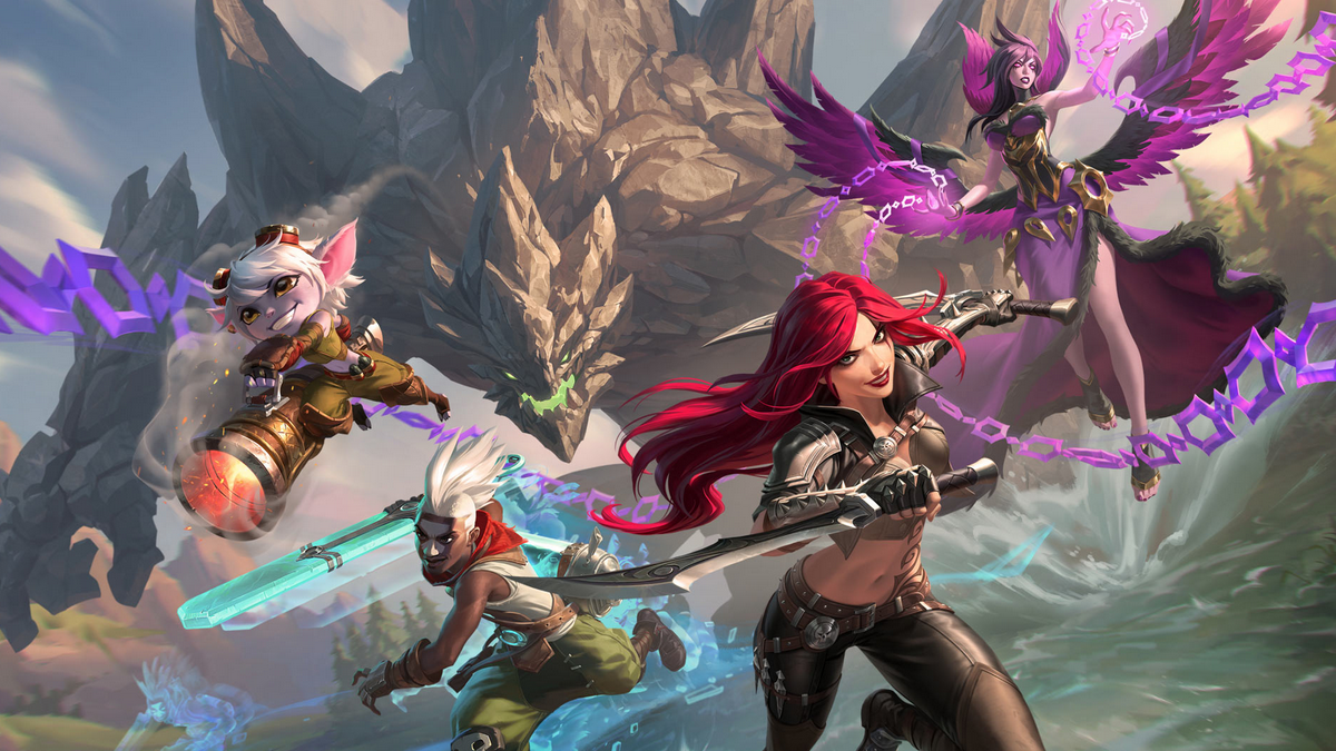 Katarina, Tristana, Ekko and other champions approaching the screen.