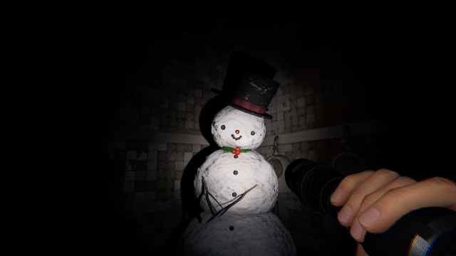 A smiling snowman in Phasmophobia.