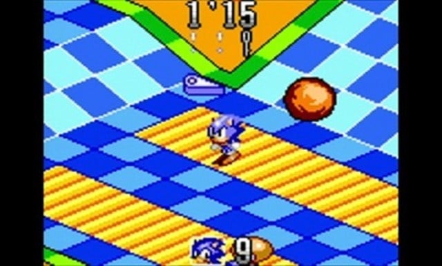 Sonic races across a tiled maze in Sonic Labyrinth.