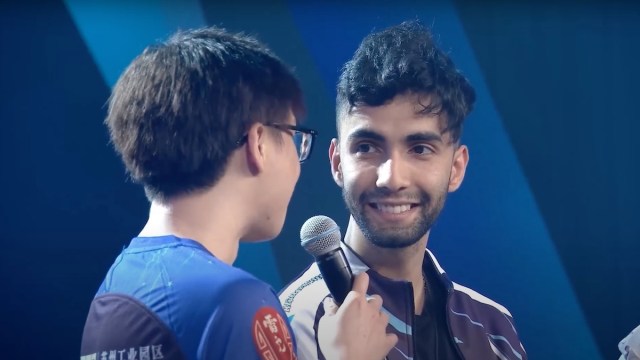 Sumail doing an interview with Team Aster's Dota 2 team.