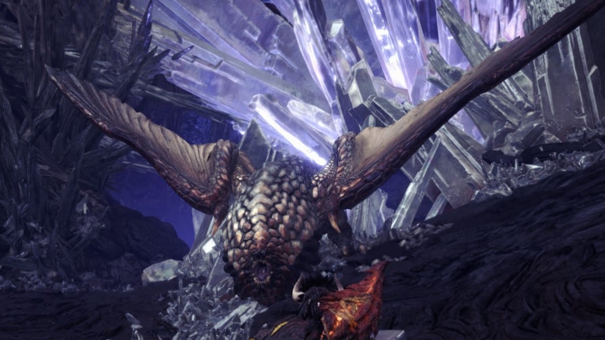 The Bazelgeuse monster walks towards the camera in the crystalline caverns of Elder's Recess in MHW.