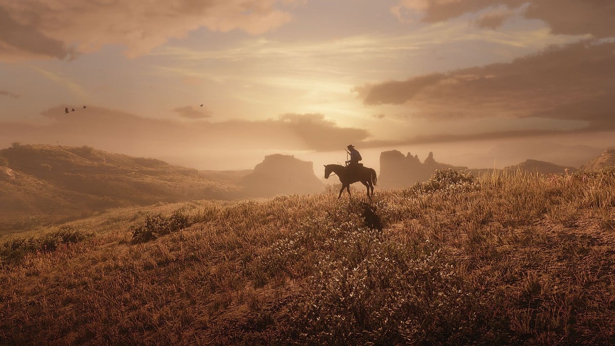 Arthur Morgan riding a horse in a pasture with the sun in the background