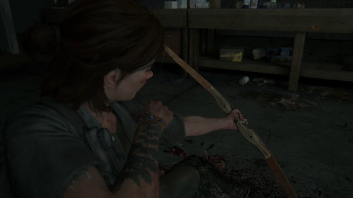 Ellie pulling back the string on her bow in TLOU2