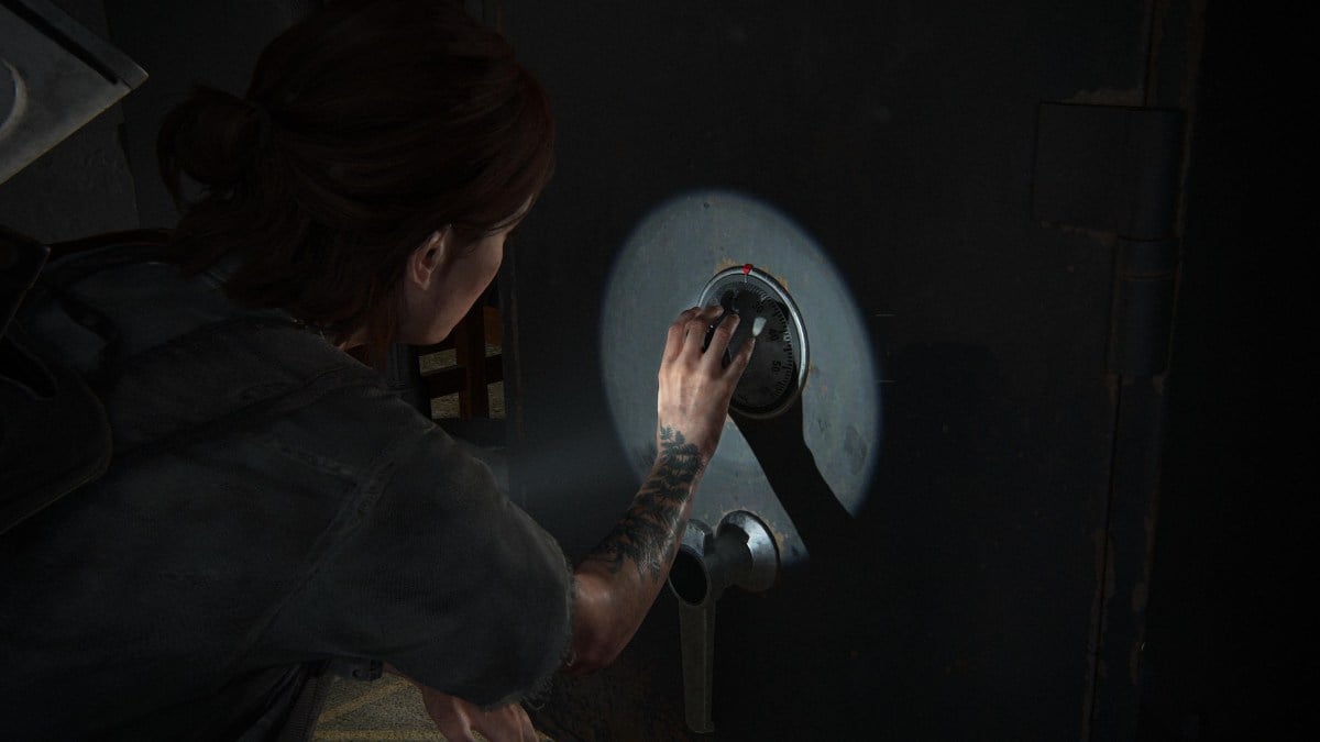 Ellie tries to open a safe in TLOU Part 2