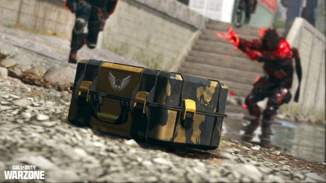 Operators in Warzone surround a black and gold case.