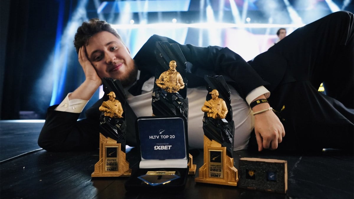 ZywOo poses with his trophies after winning big at the HLTV awards evening.