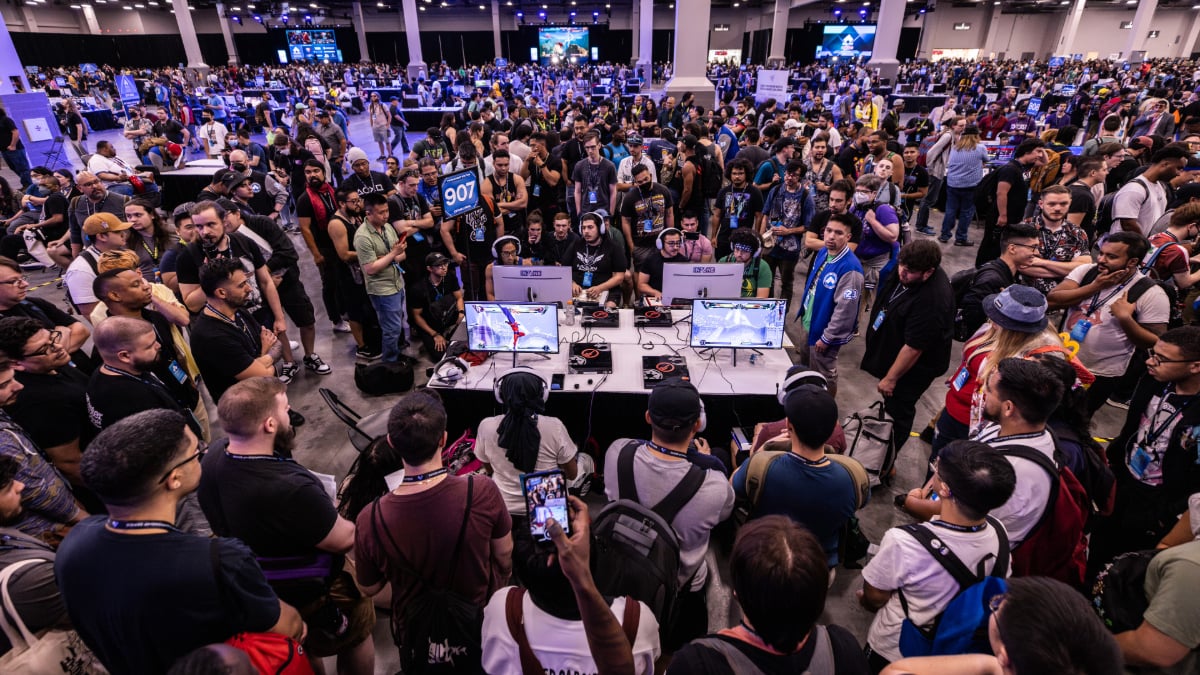 Evo 2023's main show floor during a hype bracket matchup.