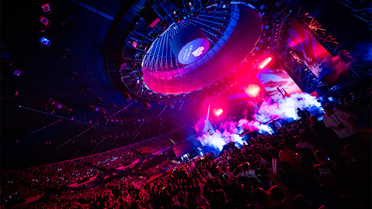 The IEM Katowice crowd stands and cheers for CS2 in 2024.